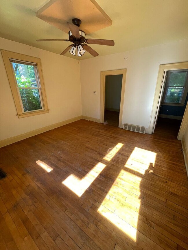 Building Photo - 3 Bedroom 1 Bath in the heart of Lower Eas...