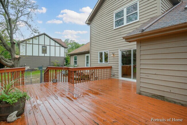 Building Photo - 2755 Newport Dr