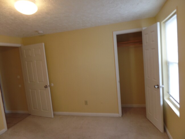 Building Photo - 669 Brown St