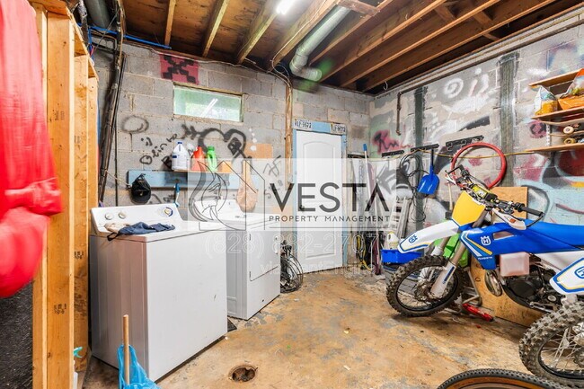 Building Photo - 60 Greeley St