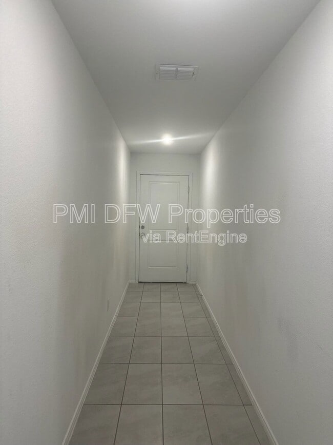 Building Photo - 1638 Woodbrook Dr