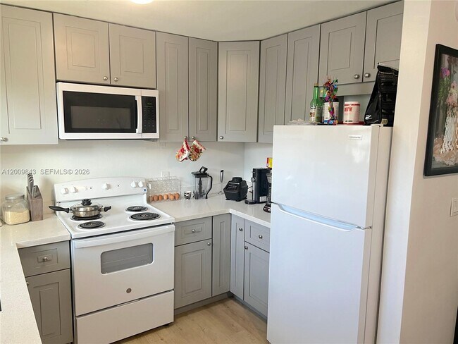 Building Photo - 5218 SW 91st Ave