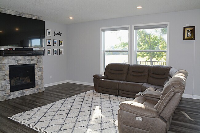 Building Photo - 1566 Edgebrook Ln