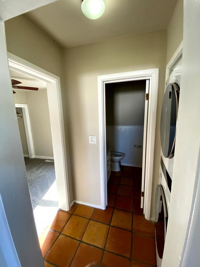Building Photo - 2 Bedroom 1 Bath Home