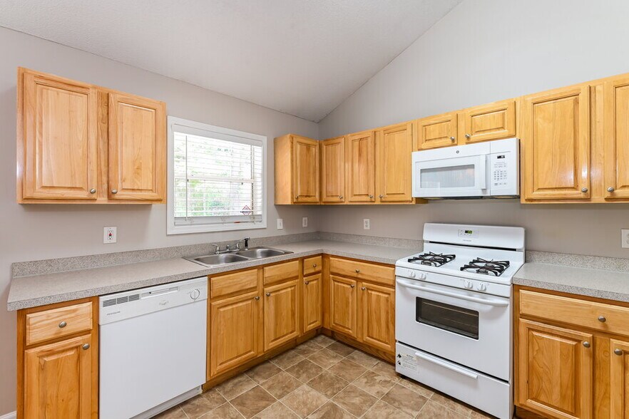 Building Photo - 335 Shadetree Ln