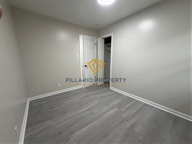 Building Photo - 2706 Lakewood Dr N