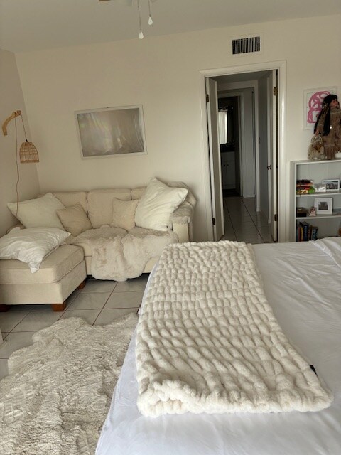 Building Photo - 100 Waterway Dr S