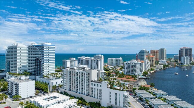 Building Photo - 401 N Birch Rd