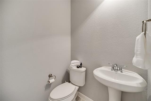 Building Photo - 916 Brookville Ct