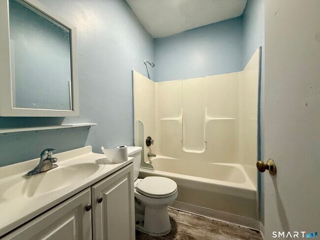 Building Photo - 132 Locust St