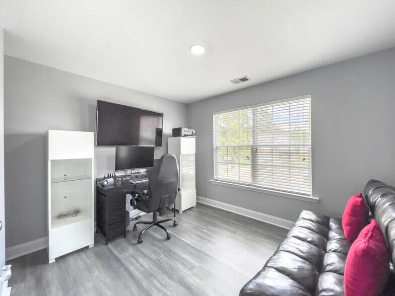 Building Photo - 311 Springdale Ct