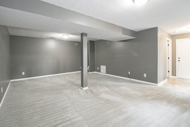 Building Photo - 403 Corinne Cir