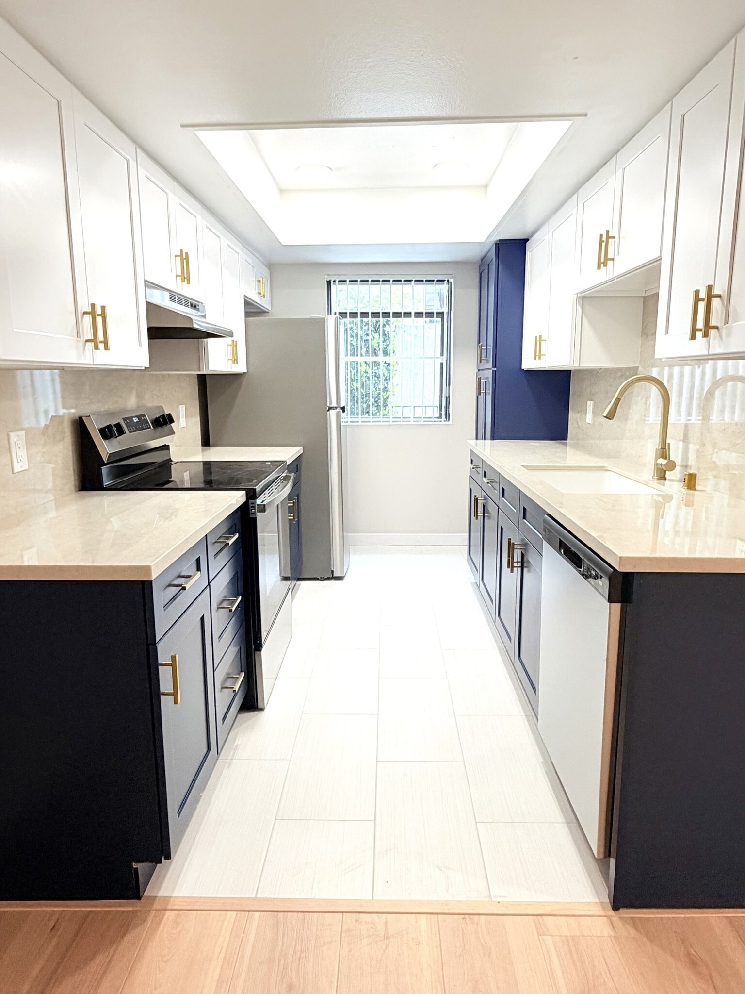 Building Photo - 620 E San Jose Ave