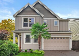 Building Photo - Stylish Beaverton Home with Built-ins, Open Layout & Private Backyard