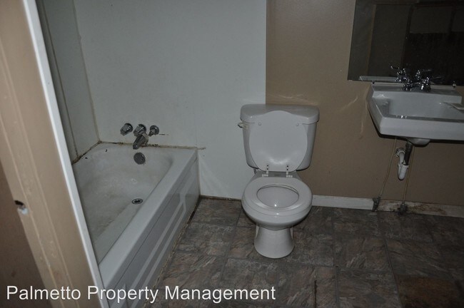 Building Photo - 1265 Wayside Rd NE