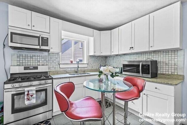 Primary Photo - 54 Elm St