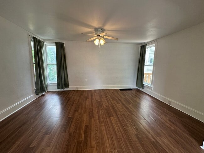 Building Photo - Cute 2 bedroom $800 per month