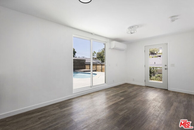 Building Photo - 1213 El Paso Dr