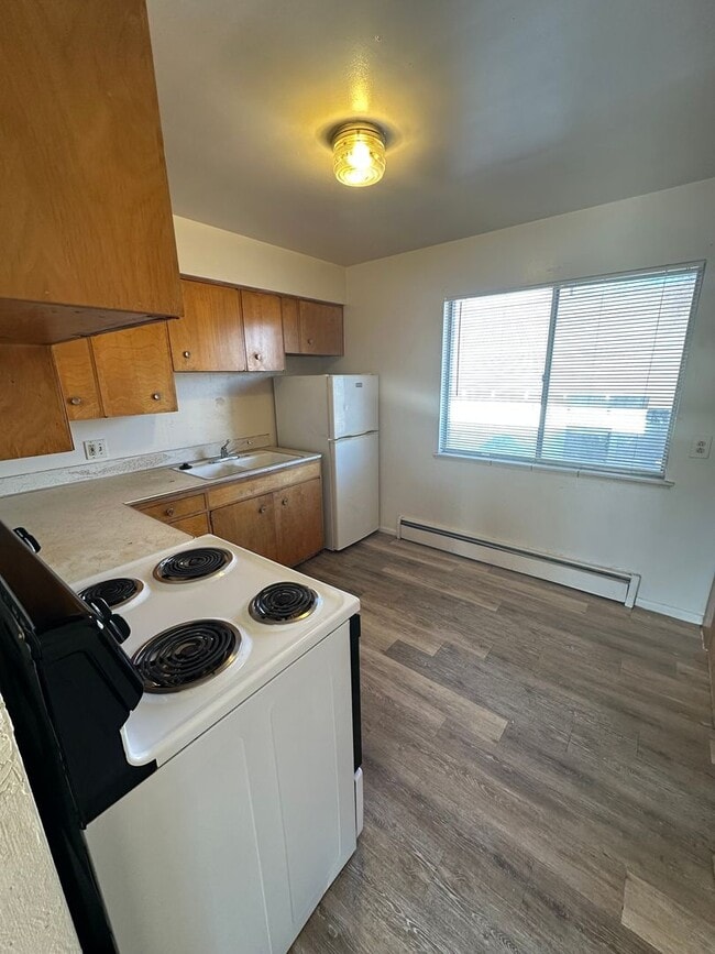 Building Photo - LE2012