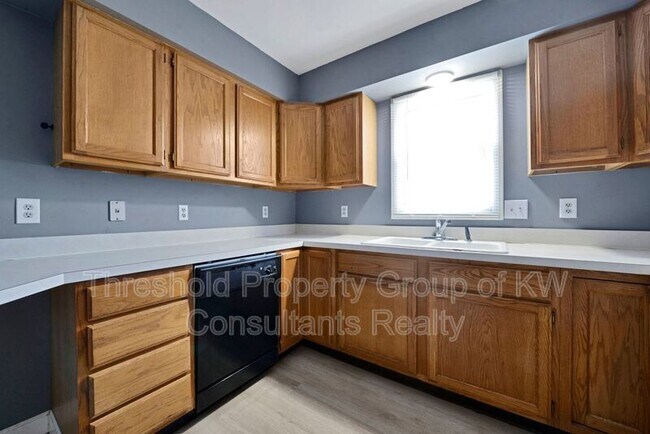 Building Photo - 5809-5811 Pepperwood Court