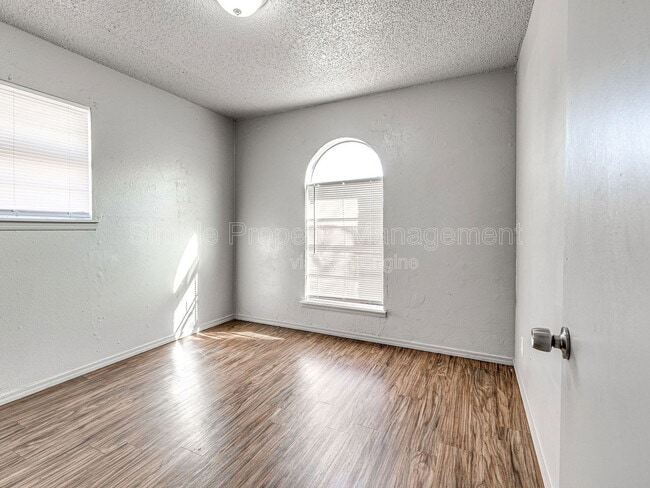 Building Photo - 601 N Wisconsin Ave