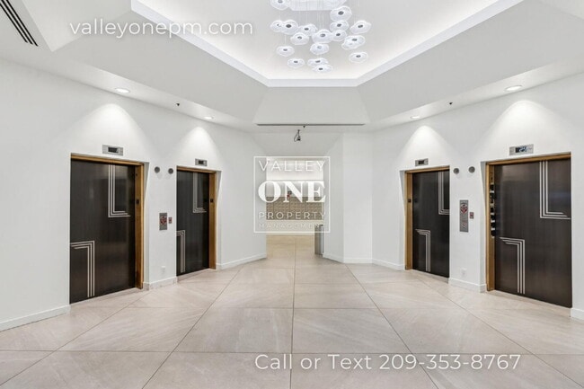 Building Photo - Fully Furnished Condo With Panoramic San Francisco Bay Views and Unbeatable Amenities