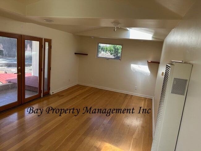 Building Photo - Charming 3 bedroom 2 bath home in South Sa...