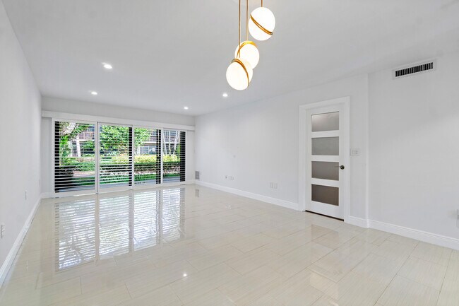 Building Photo - 3605 S Ocean Blvd