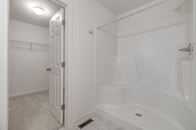 Building Photo - 7864 Oak Brook Dr