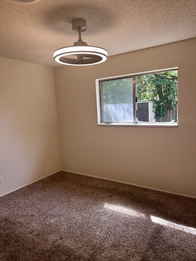 Building Photo - Spacious Duplex in Anderson w/ Yard!