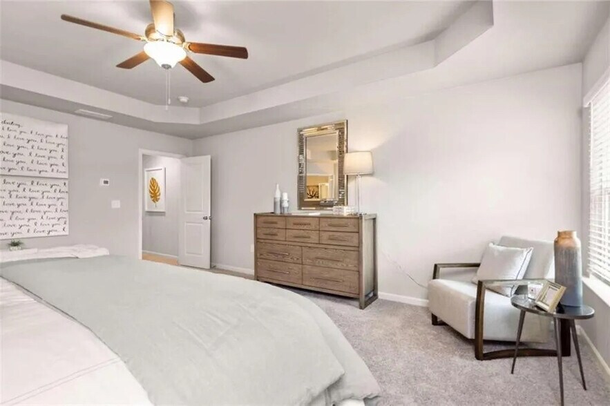 Building Photo - Room in Townhome on The Way Pl
