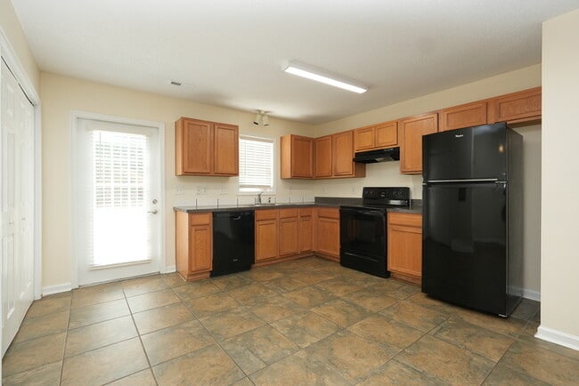 Building Photo - Charming 2-bedroom, 2.5-bath home