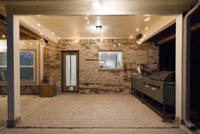Building Photo - 2705 Bernadino Dr