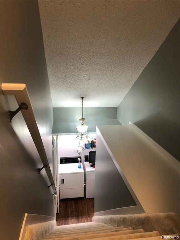 Building Photo - 41419 Cornell Dr