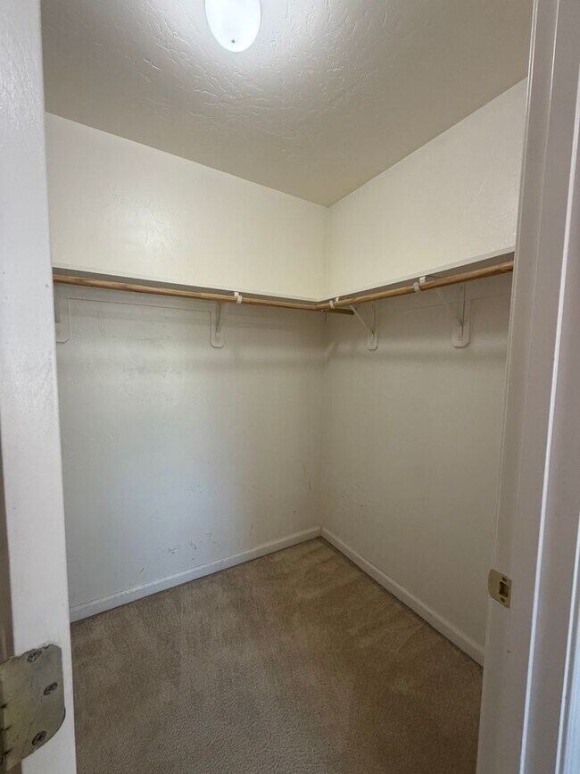 Building Photo - 6253 E Hampton Way