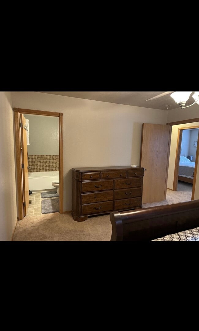 Building Photo - 2914 Hoefer Ave