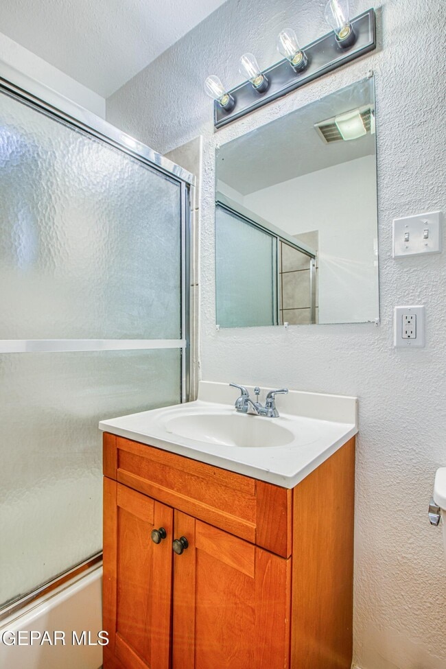 Building Photo - 1611 N Kansas St