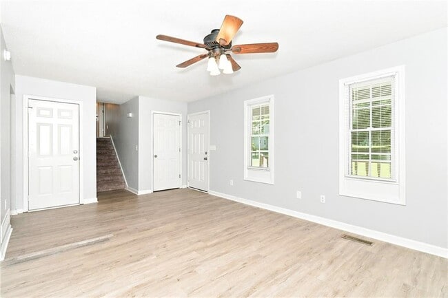 Building Photo - 229 Hampton Dr