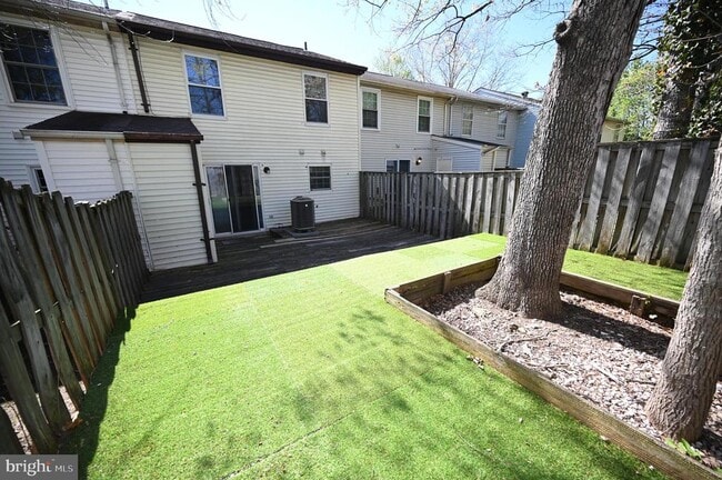 Building Photo - 2103 Tanglewood Dr