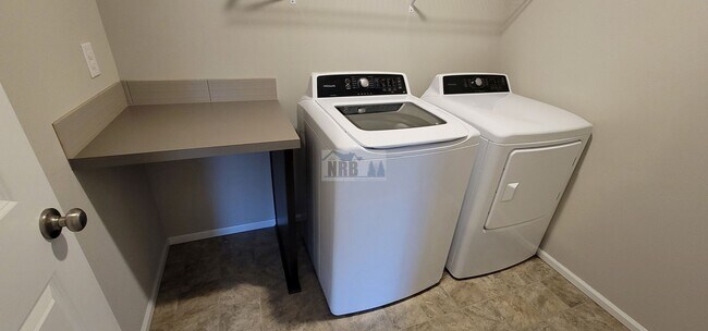 Building Photo - Stunning 3 bd House in Lacey!