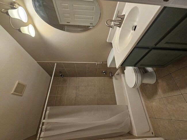 Building Photo - 687 Rosner Dr