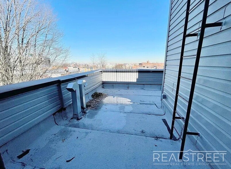 Building Photo - Brand New 3BR/2BA Duplex with Private Roof Terrace | Sunlit & Pet-Friendly