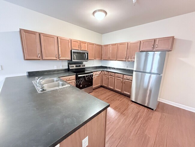 Building Photo - 2BD/2BA FOR RENT