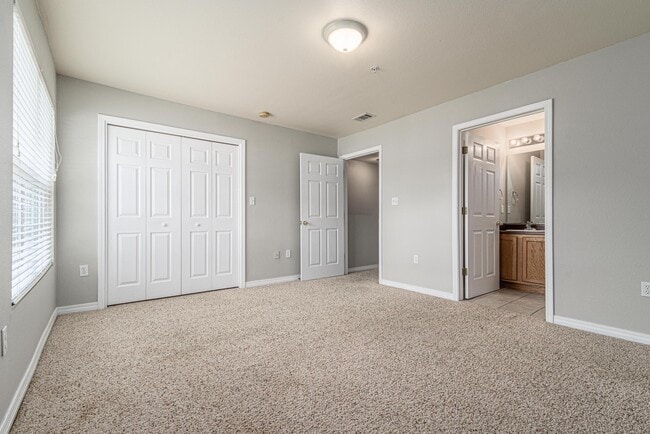 Building Photo - 100 Corwin Dr