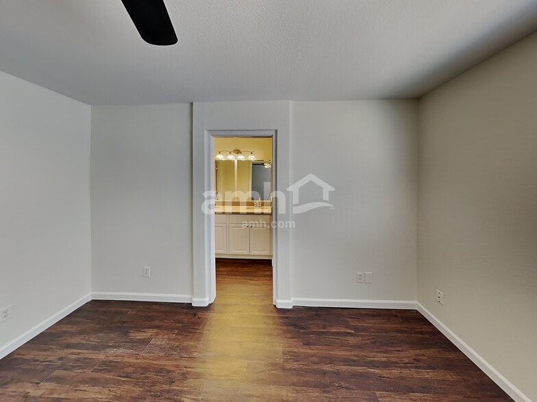 Building Photo - 813 E Nardini St