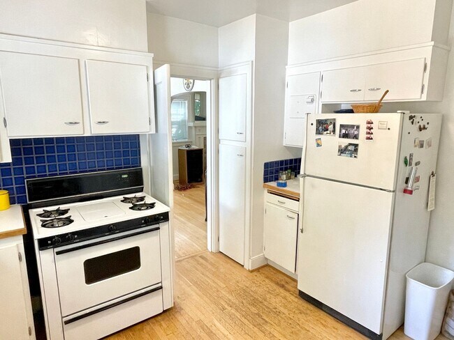 Building Photo - Grant Park 3-Story with Hardwoods, Huge Deck, Detached Garage, and Tons of Character