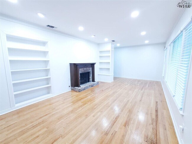 Building Photo - 2409 Martin St
