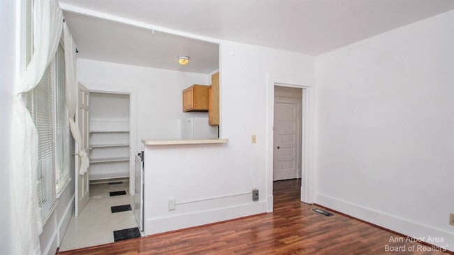 Building Photo - 610 S Ashley St