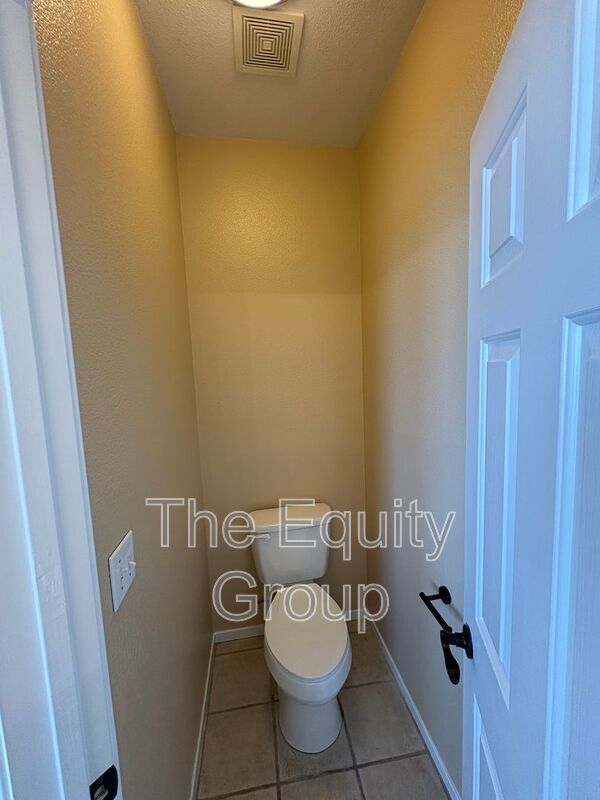 Building Photo - 938 W Encore Dr