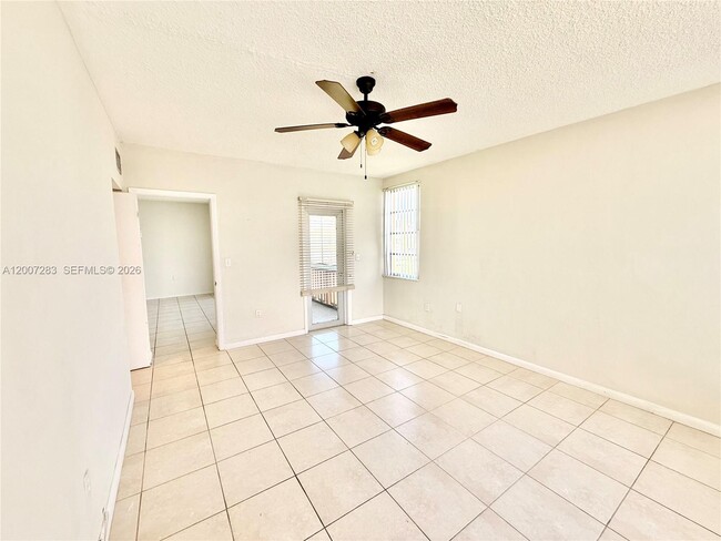 Building Photo - 1591 NE Miami Gardens Dr